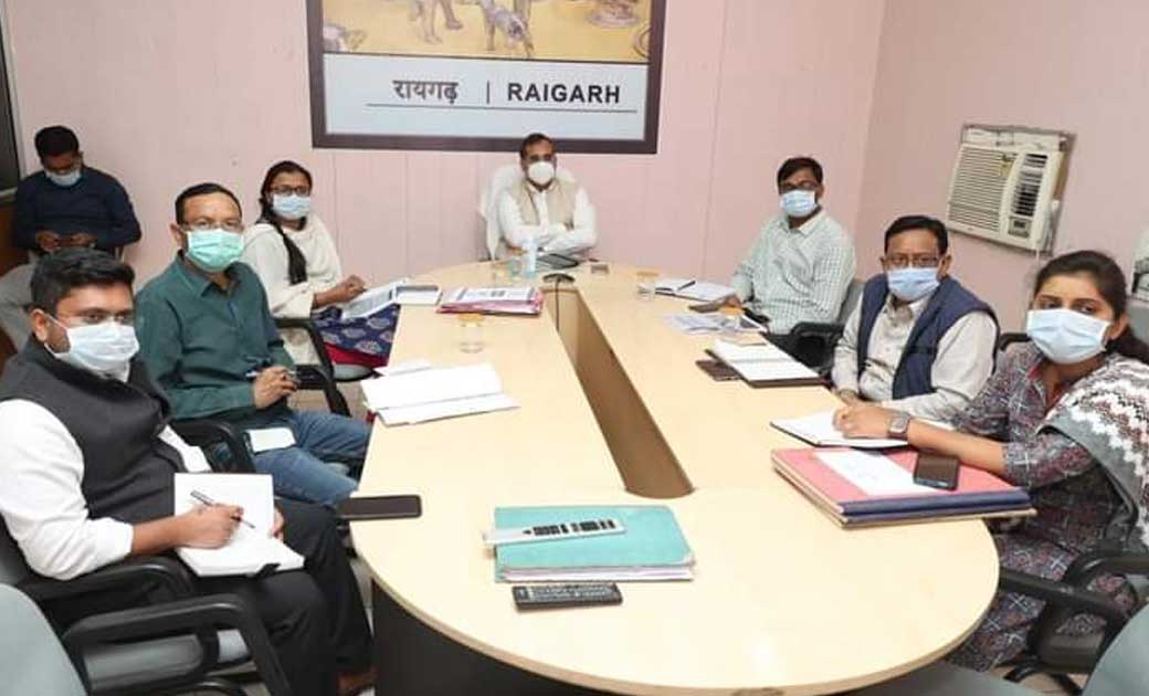 स्वामित्व योजना का करें सशब्द पालन एवं आबादी भूमि का होगा मैपिंग - कलेक्टर भीम सिंह