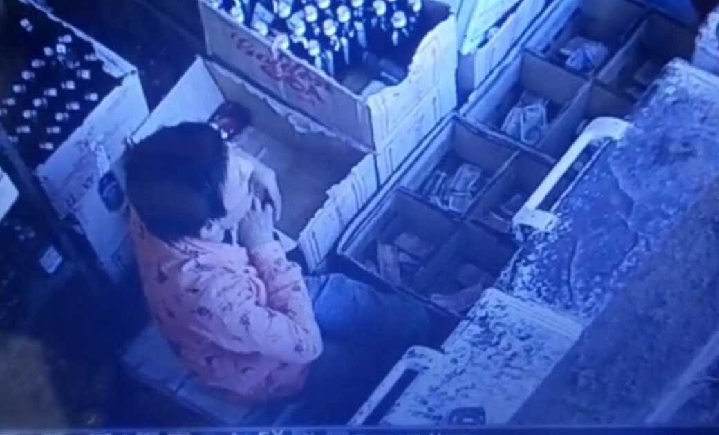 लोकेशन मैनेजर की शह पर सेल्समैन करते थे गल्ले से नगद की चोरी..! चक्रधर नगर शराब भट्टी के सुपरवाइजर ने लोकेशन मैनेजर पर लगाए गंभीर आरोप...