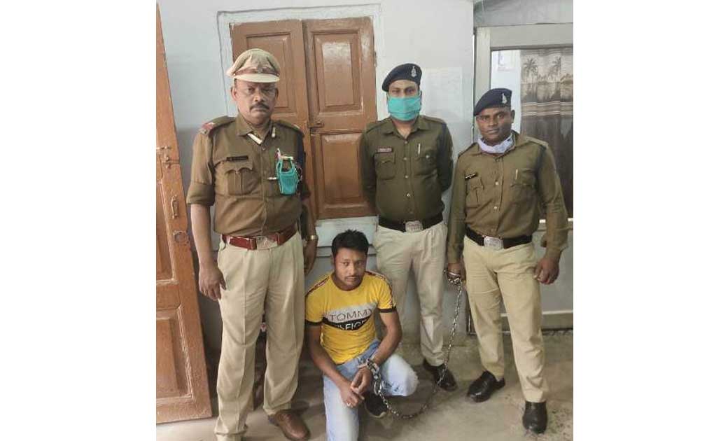 भूपदेवपुर पुलिस हत्या के प्रयास मामले का फरार आरोपी कैलास महंत को गिरफ्तार कर भेजी रिमांड पर।  मोनेट कर्मचारी के घर घुसकर मारपीट के मामले का आरोपी है कैलाश महंत….