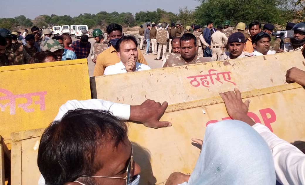 कोमाखान : पुलिस पर पथराव मामले में पुलिस ने राजपरिवार सहित 19 लोगों को किया गिरिफ्तार