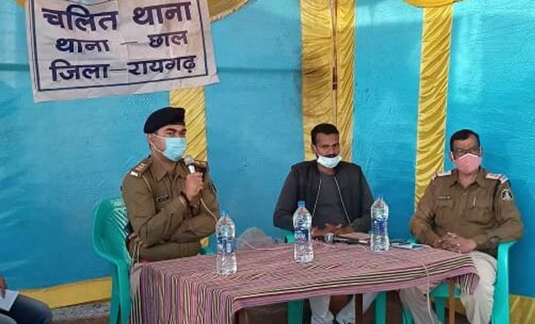 प्रभारी निरीक्षक विवेक पाटले टीम ने  ग्रामीणों को यातायात नियमों एवं दुर्घटना से बचाव के संबंध में दी जानकारी...