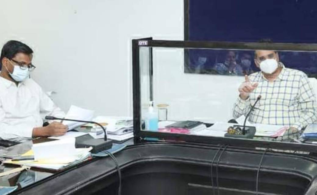 धान खरीदी केंद्रों का हो भौतिक सत्यापन...गोधन न्याय योजना के संचालन में नहीं चलेगी लापरवाही...कलेक्टर भीम सिंह