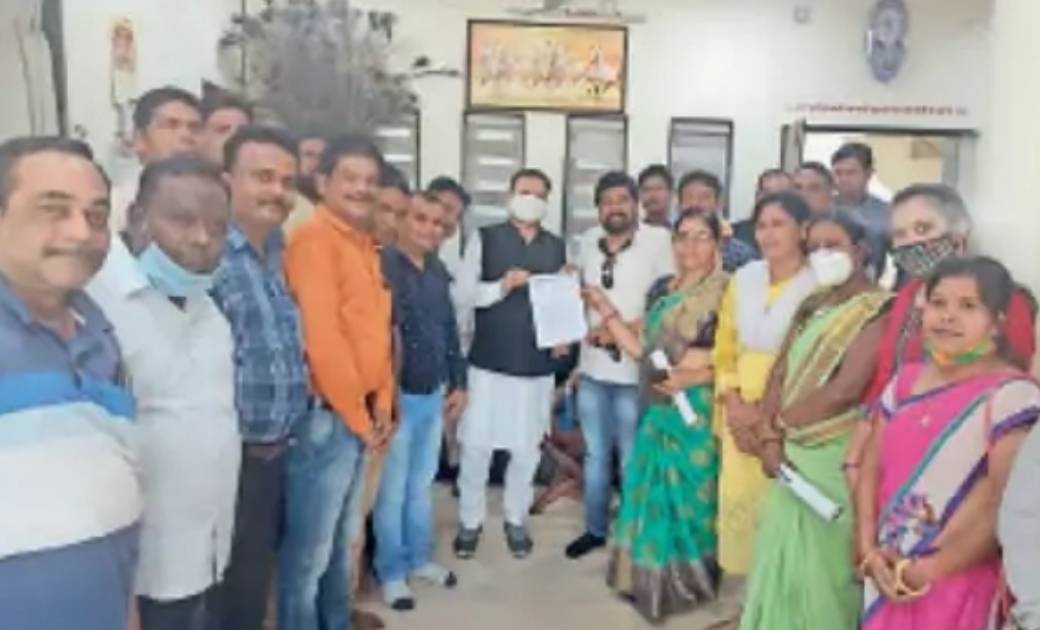 महासमुंद :  टीचर्स एसोसिएशन ने की संसदीय सचिव से मुलाकात