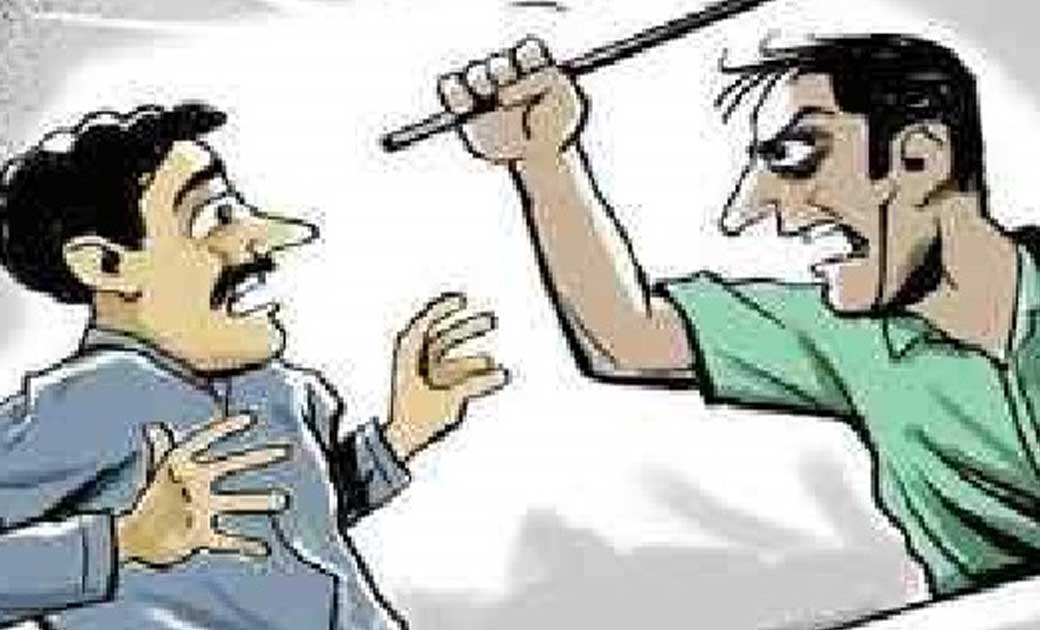 पटेवा : मेरे घर के सामने गंदी गंदी गाली क्यों दे रहे हो कहने पर लकड़ी के डण्डा से किया सिर पर वार, खून निकलने से हुआ बेहोश. 