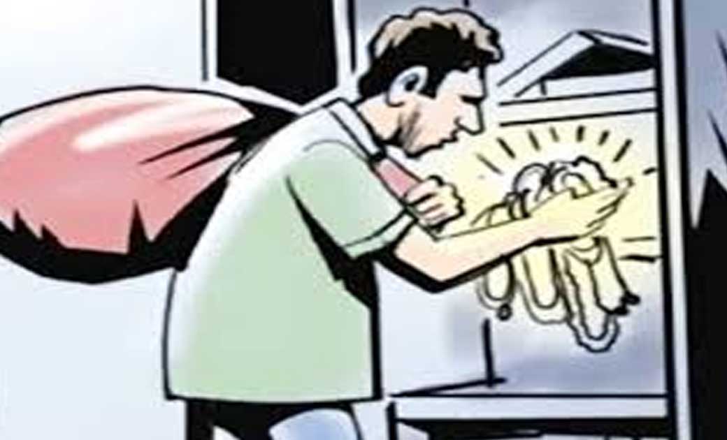 तुमगाँव : ताला को तोड़कर घर से चोरी. 
