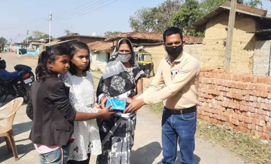कलेक्टर  भीम सिंह ने क्यों तत्काल जागृति के घर पर भिजवाया नया मोबाइल...पढ़िए पूरी खबर...