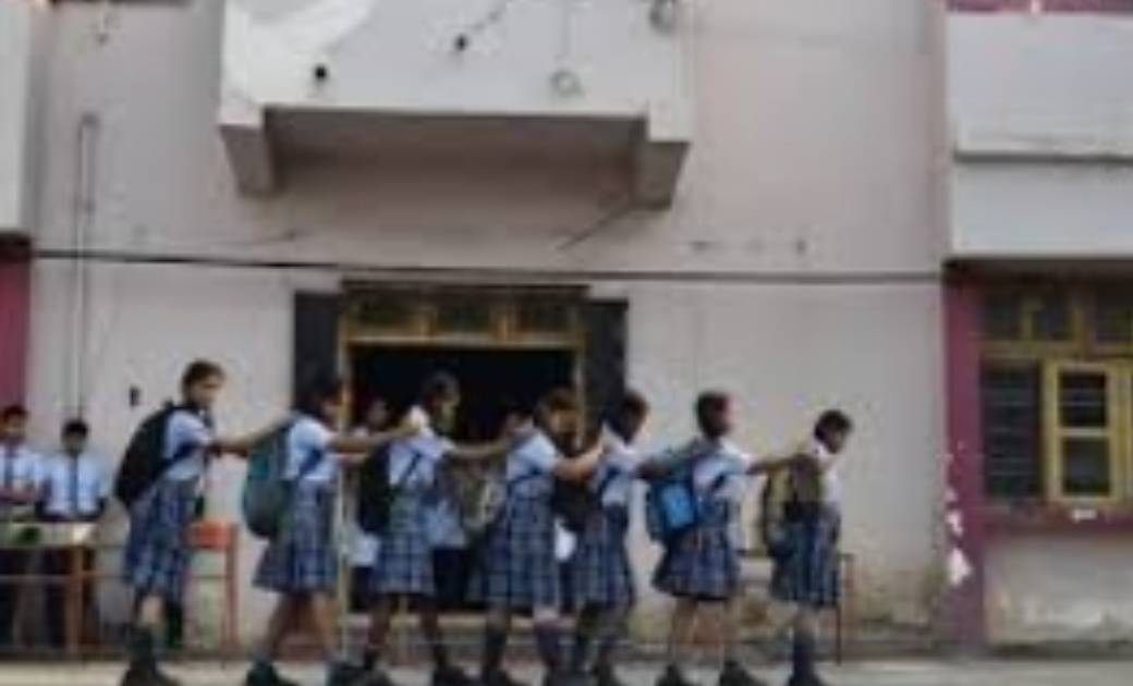 जिले के लिए स्कूल खोलने के लिए जारी हुआ गाइडलाइंस... कोर्स सहित ऐसे होगा नियम...   