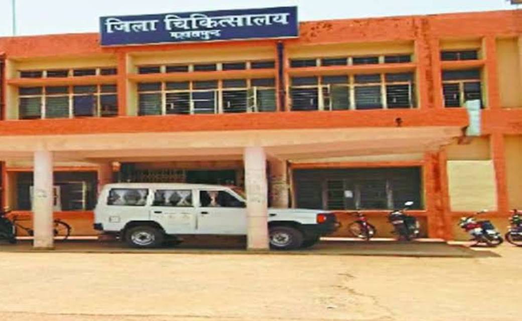 भाजपा चिकित्सा प्रदेश संयोजक द्वारा जिला अस्पताल का औचक निरीक्षण ,अव्यस्था  देख नाराज हुए डॉ. विमल चोपड़ा