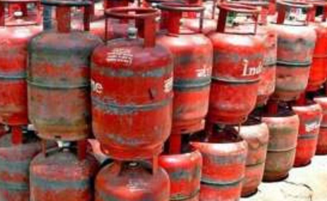 फिर बढ़ा रसोई गैस का दाम, फरवरी में तीसरी बार बढ़े दाम, 21 द... - CG Sandesh