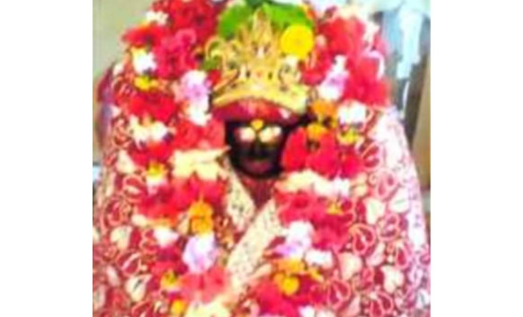 अम्बेटिकरा मंदिर मिलावटी आभूषण के मामले को शांत करवाने नगर के एक प्रतिष्ठत किराना व्यापारी लगा रहे एड़ीचोटी का जोर....