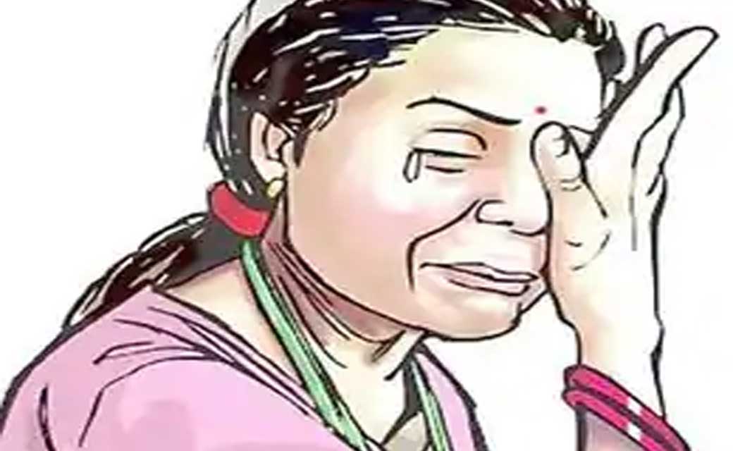 बसना : तूम कौन होते हो खाता पट्टा अलग करवाने वाले कहकर माँ से की मारपीट. 