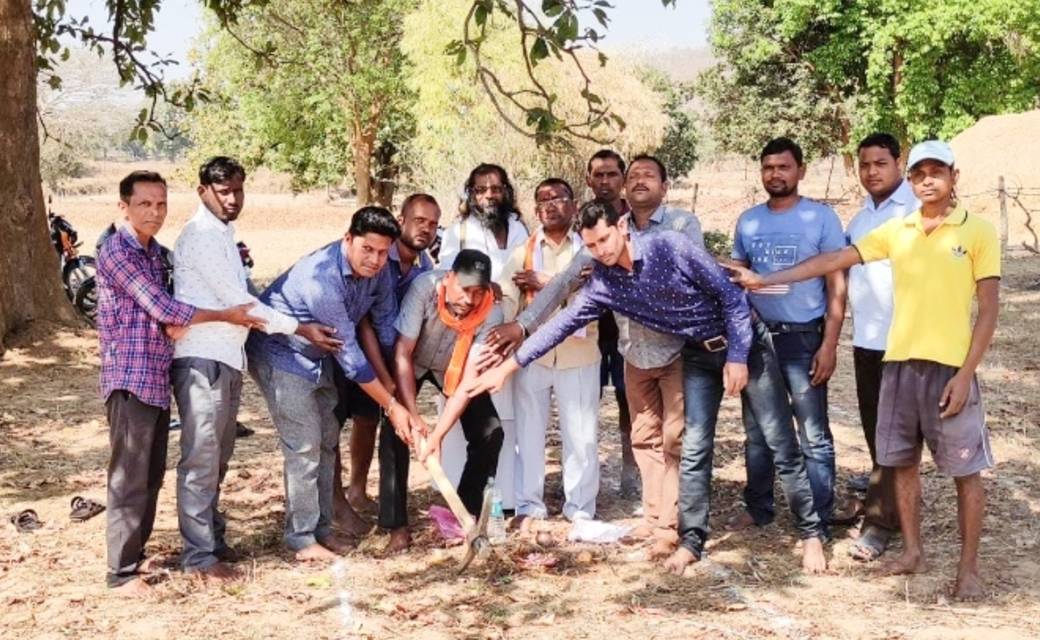 कोमाखान के ग्राम परसुली में कांग्रेस कमेटी कोमाखान के ब्लॉक अध्यक्ष  संतोष पटेल  ने किया गोठान का भूमिपूजन