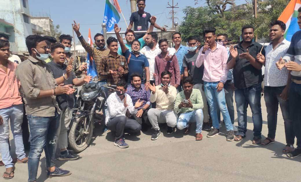 बढ़ते पेट्रोल डीजल के कीमत के विरोध में प्रदेश सचिव शुभम बाजप... - CG Sandesh