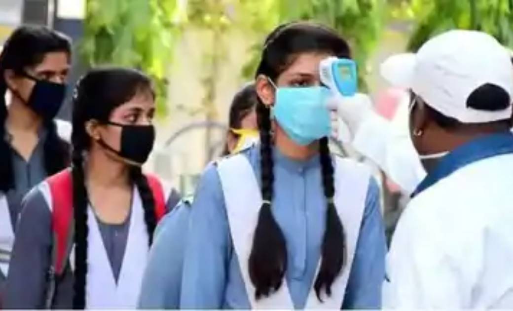 एक ही स्कूल के 11 शिक्षक और 2 बच्चों कोरोना पॉजेटिव.....पूरी खबर पढ़े