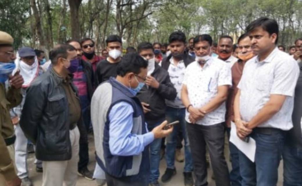 भाड़े की मांग को  लेकर रायगढ़ ट्रेलर मालिक संघ ने कि 25 फरवरी को आर्थिक नाकेबंदी की घोषणा..
