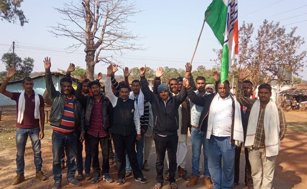  पेट्रोल डीजल रसोई गैस के बढ़ते दामों को लेकर कांग्रेस कमेटी के द्वारा किया गया विरोध प्रदर्शन