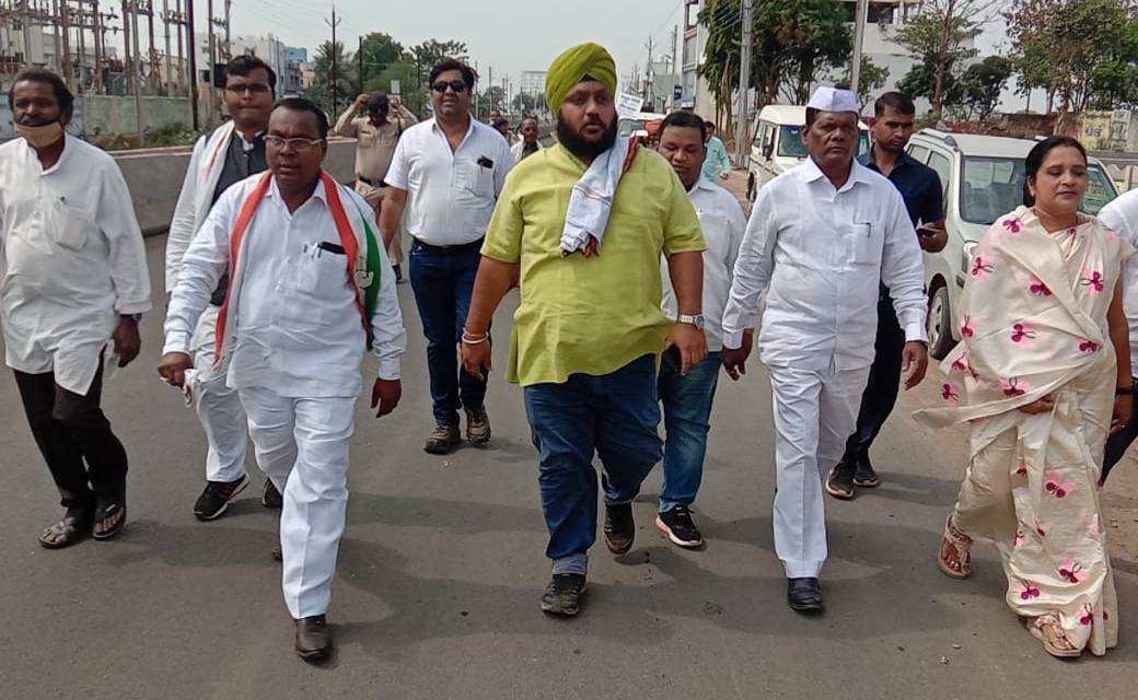 सरकार किसानों की आय दोगुनी करने की बात करती है और किसानों से... - CG Sandesh