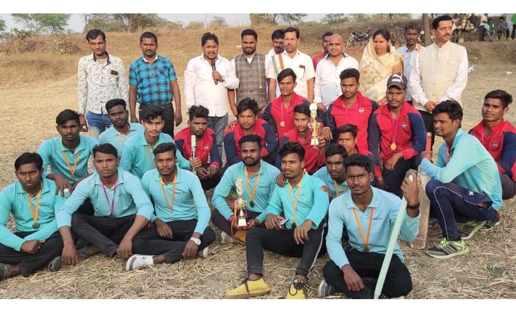 चीयरलीडर्स के रिदम में परसदा बड़े में क्रिकेट फाइनल, विधायक,ज... - CG Sandesh