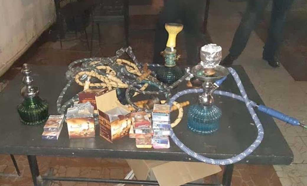 नशे के खिलाफ पुलिस की कार्रवाई.....गोल्डन बार चल रहा था हुक्का... 11 नग हुक्का फ्लेवर का डिब्बा, 9 नग हुक्का पाईप, 7 नग नोजल प्लास्टिक, 8 नग चिलम, 3 डिब्बा कोकोनट कोयला जप्त...