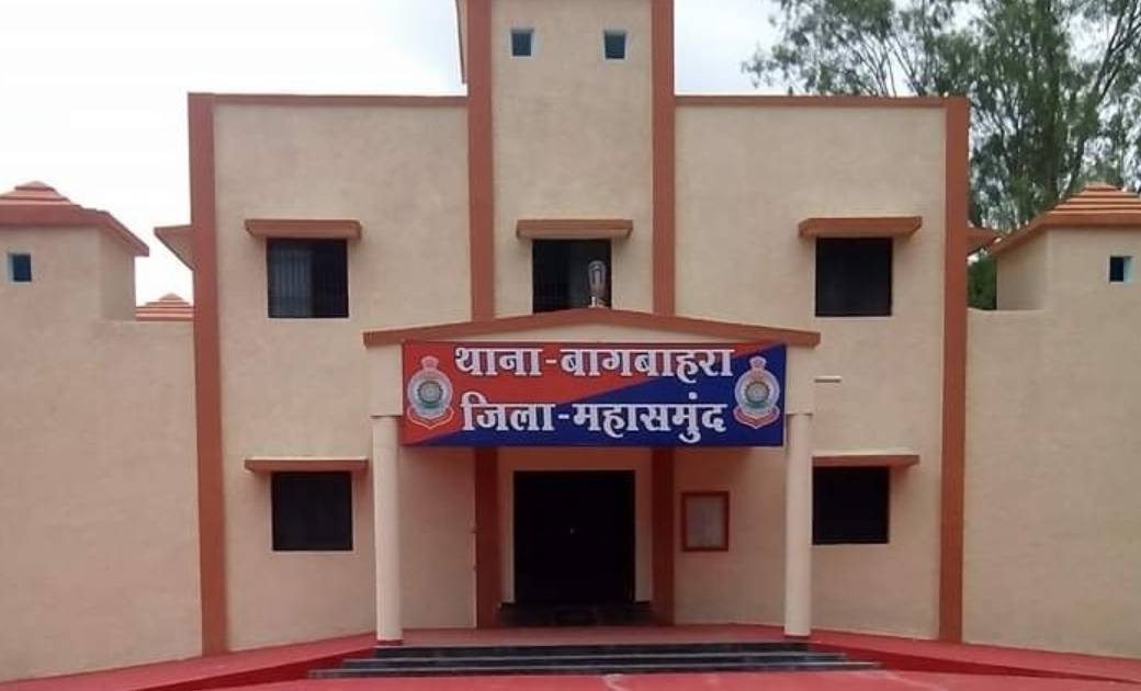 बागबाहरा पुलिस ने 2 लाख रुपये का गांजा के साथ तीन लोगों को किया गिरिफ्तार