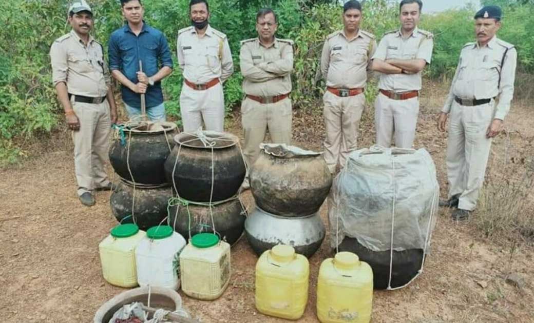 आबकारी विभाग की बड़ी कार्यवाही.....जिले में बिक रही है ओडिशा ब्रांड की शराब जप्त....