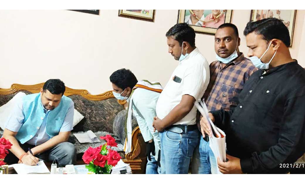 सारंगढ़ में आयोजित अंतर्राज्यीय क्रिकेट स्पर्धा प्रेसिडेंट क... - CG Sandesh