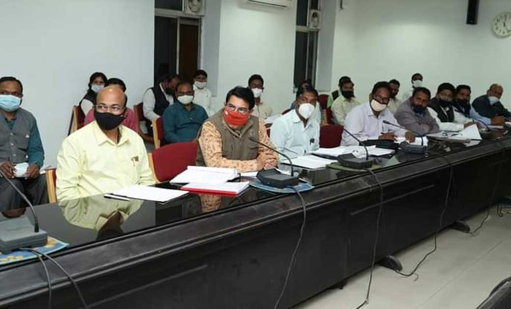 बच्चों की पढ़ाई जारी रखने के लिए हर संभव कोशिश और सुरक्षापूर्ण तरीके अपनाये:- कलेक्टर भीम सिंह