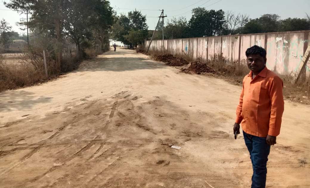 बसना : दशकों से पक्की सड़क के लिए तरस रहे ग्रामीणों को मिलेगी राहत, बंसुला से आईटीआई मार्ग का निर्माण कार्य शुरू