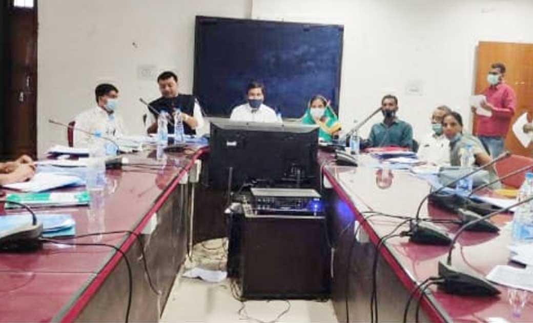 आंगनबाड़ी में गर्भवती माताएं व कुपोषित बच्चों को प्रतिदिन मेन्यू के आधार पर ताजा एवं गर्म भोजन वितरण के निर्देश...