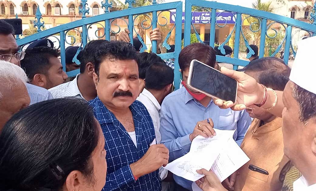 जिला कांग्रेस कमेटी महासमुन्द के द्वारा तीन कृषि कानून एवं महंगाई के विरोध में पैदल मार्च कर धरना प्रदर्शन  किया गया. 