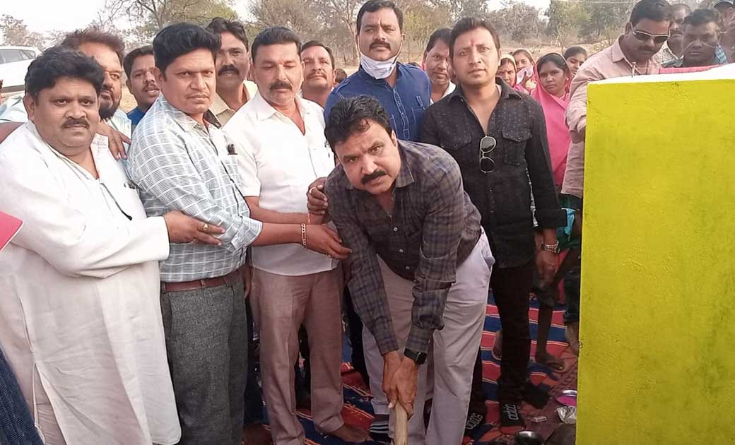 बागबाहरा : संसदीय सचिव एंव खल्लारी विधायक ने किया ग्राम बनिया तोरा  में गोठान का भूमिपूजन