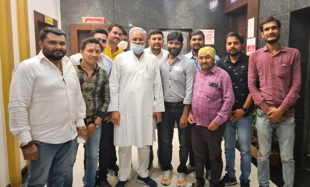असम विधानसभा चुनाव प्रचार करने पहुंचे छत्तीसगढ़ सीएम भूपेश बघेल, छ. ग.प्रदेश कांग्रेस कमेटी की टीम से मुलाकात कर रणनीति बनाकर कार्य करने की दी सलाह एंव शुभकामनाये