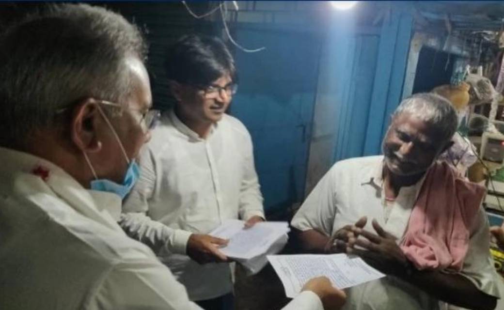 मुख्यमंत्री असम में,कांग्रेस की जीत के लिए घर घर जाकर कर रहे प्रचार