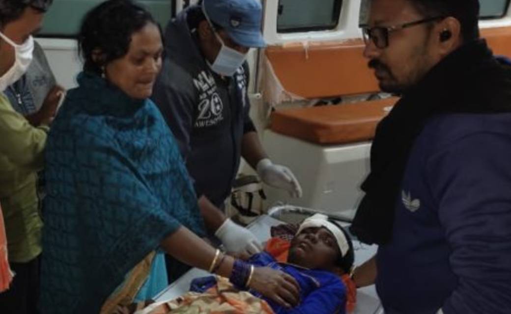 BREAKING-बारात से लौट रहेट्रैक्टर-ट्रॉली पलटी, लगभग एक दर्जन... - CG Sandesh
