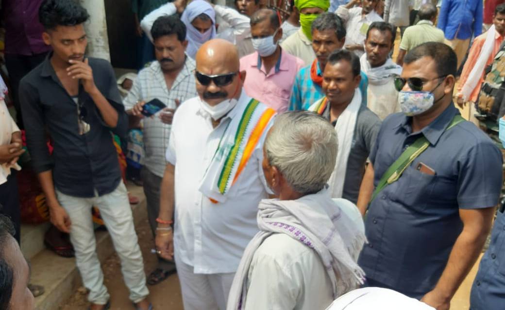 जिला सहकारी बैंक के औचक निरीक्षण करने पहुंचे अंतागढ़ विधायक ... - CG Sandesh
