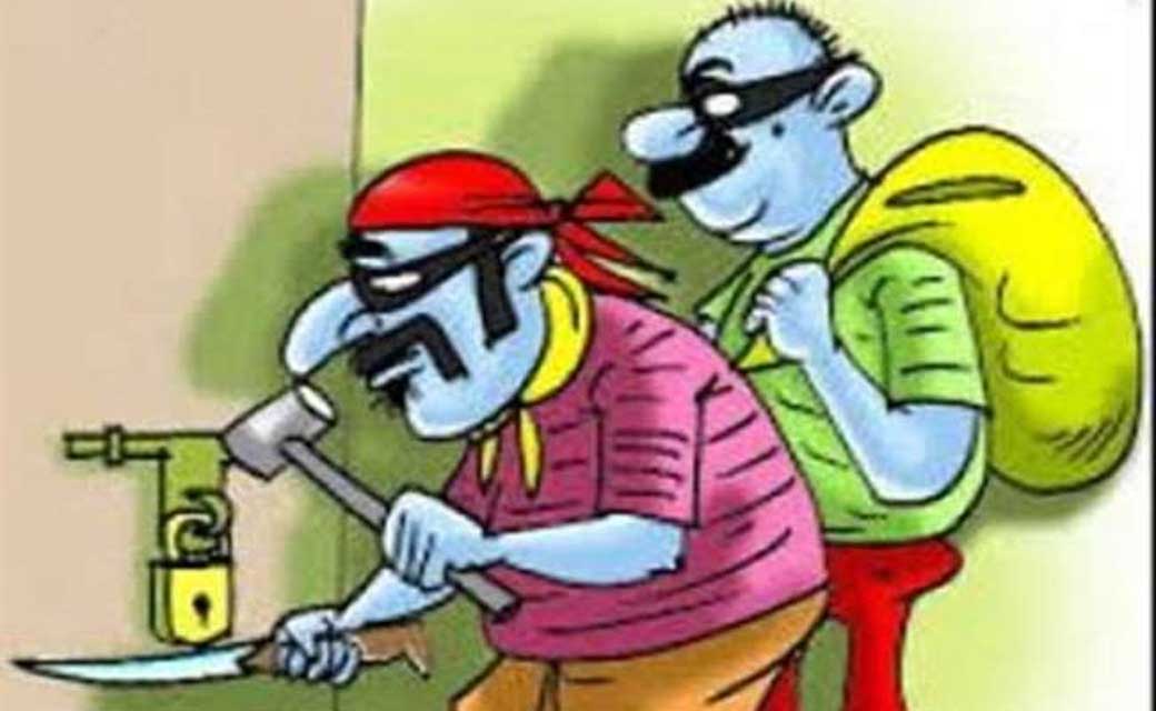 महासमुंद : बंद घर का ताला तोड़कर लाखों की चोरी,  मामला दर्ज.