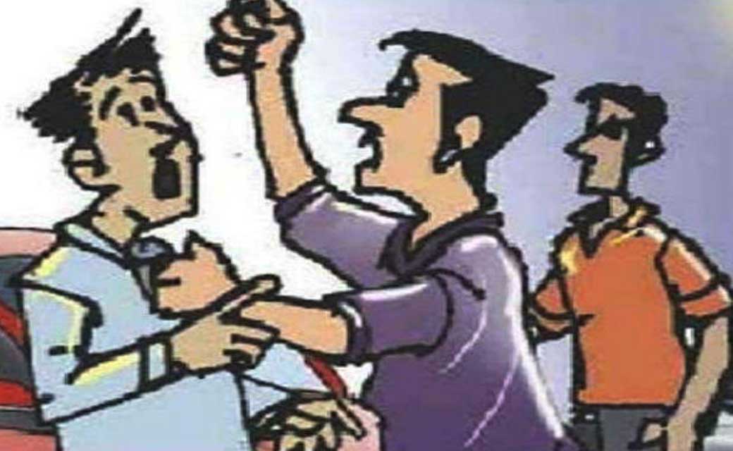 बागबाहरा : मेरा राशन कार्ड क्यो नही बना रहा है कहकर, दिव्यां... - CG Sandesh