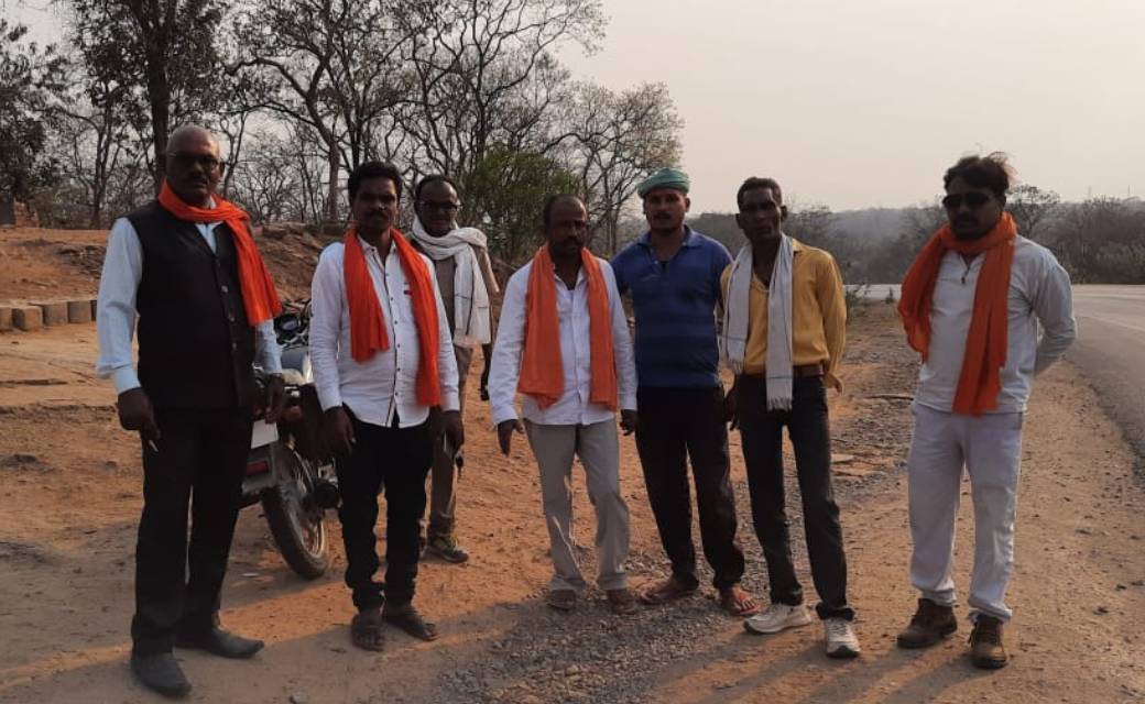 हिंदू देवी देवताओं की मूर्ति को खंडित करने का आरोप वन विभाग के अधिकारियों पर, स्थानीय नेता व पार्टी महासचिव चंद्रमौली मिश्रा एवं युवा सेना जिला अध्यक्ष पहुंचे घटनास्थल 