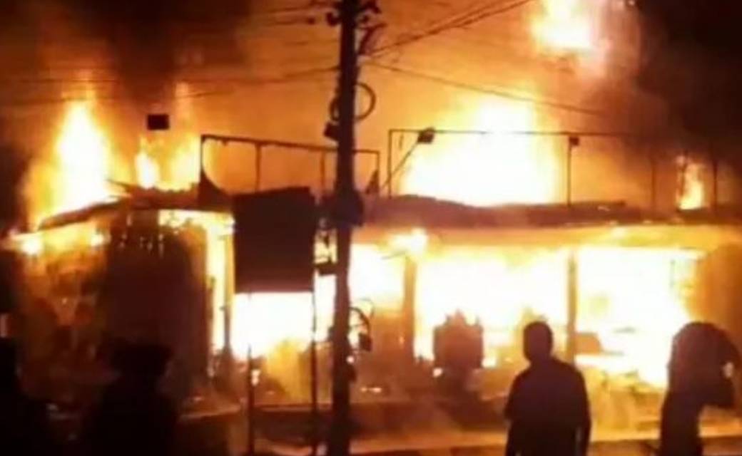 बालोद : आगजनी से 2 दुकान जलकर ख़ाक, लाखों का नुकसान