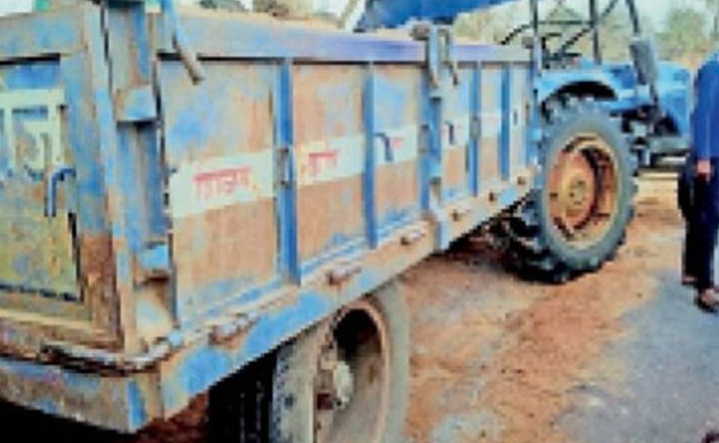 मनरेगा के तहत चल रहे कार्य में ट्रैक्टर की चपेट में आ जाने से एक 60 वर्षीय वृद्ध की मौत