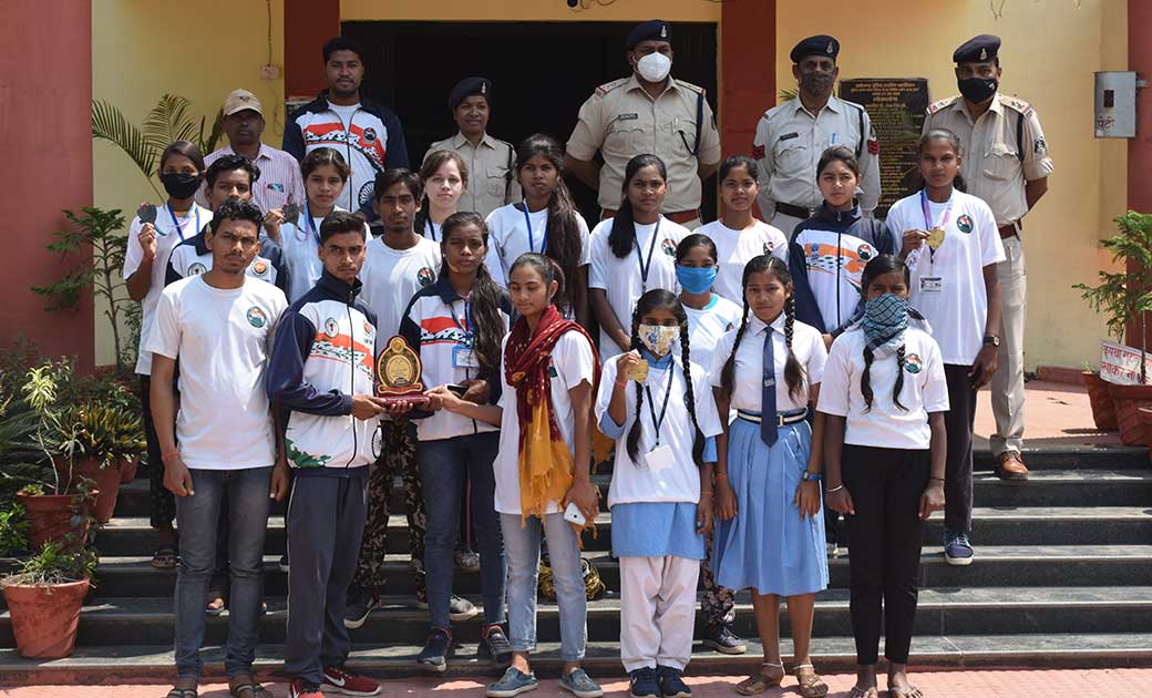 बसना : नेशनल कराटे चैम्पियनशिप में शानदार प्रदर्शन करने के बाद बसना थाना पहुंचे खिलाड़ी, सहयोग के लिए बसना पुलिस को दिया धन्यवाद, महिलाओं की सुरक्षा को लेकर मिली जानकारियां.