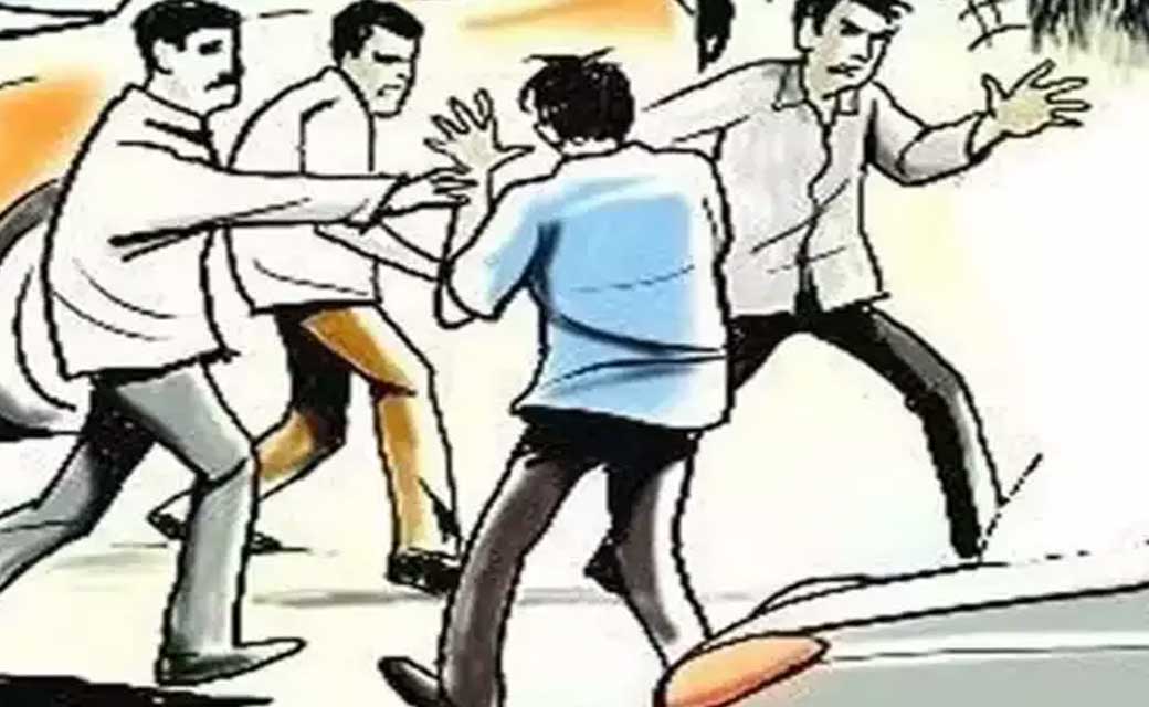 महासमुंद : झगड़ा विवाद के बाद चाकू से प्राण घातक वार, अचानक से आकार 4 लोगो ने की मारपीट. रायपुर रिफर