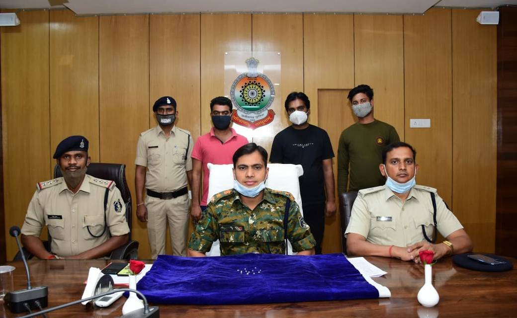 ढाई लाख  का हीरा बरामद...हीरा तस्करी करते पुलिस ने  दो लोगों... - CG Sandesh