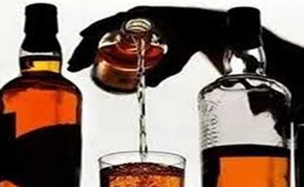 सरायपाली : ग्राहको को शराब पिलाने की सुविधा उपलब्ध कराने वाले पर कार्यवाही.