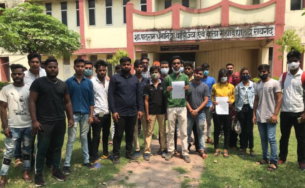 पी.डी.कॉलेज NSUI द्वारा कुलपति के नाम महाविद्यालय प्राचार्य ... - CG Sandesh
