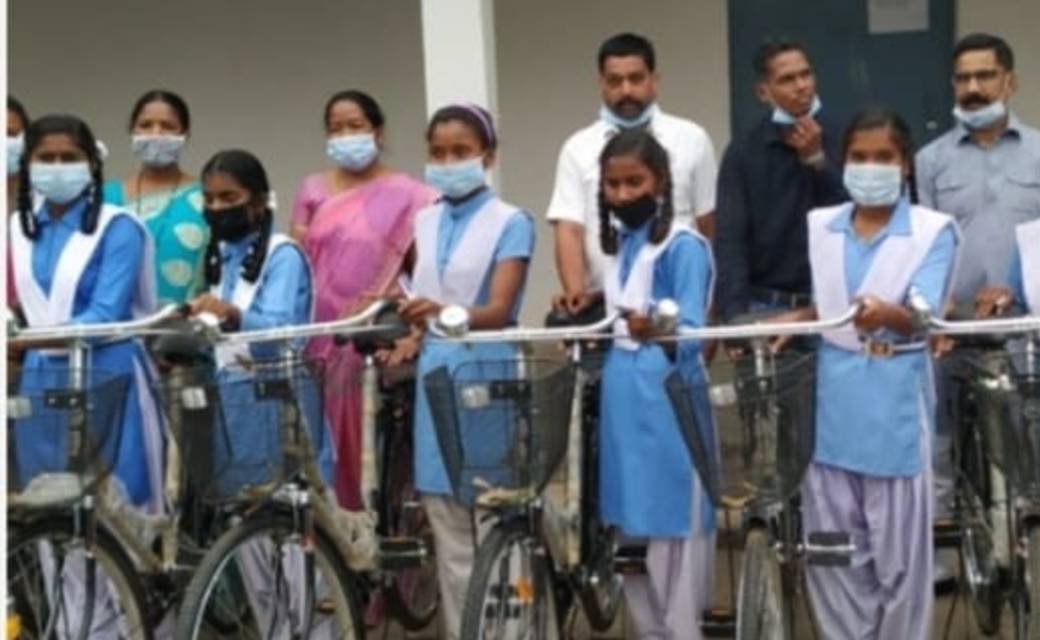 सरस्वती साइकिल योजना के तहत अनुसूचित जाति एवं जनजाति तथा पिछड़ा वर्ग के कुल 64 छात्राओं को वितरण साइकिल किया गया 