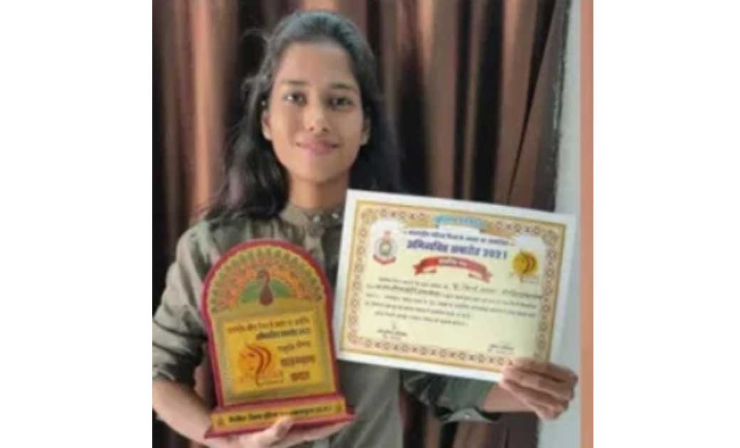बागबाहरा की बेटी रोशनी हेमन्त सांखला को जिला पुलिस ने किया स... - CG Sandesh