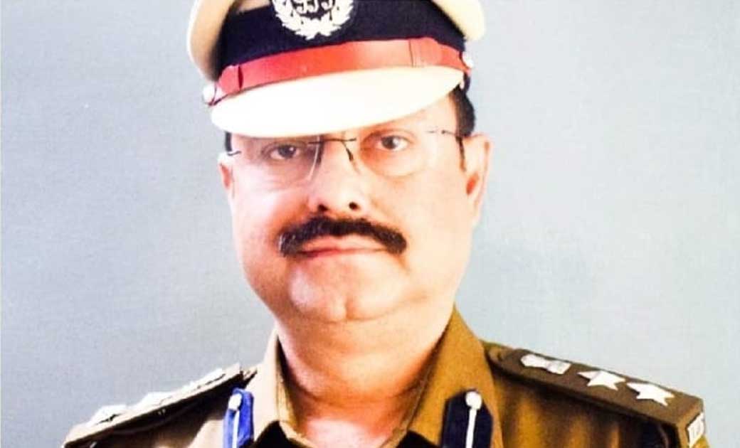 सोशल डिस्टेंसिंग के साथ होलिका दहन करें,  अपने निवास पर ही मनाएं  होली
