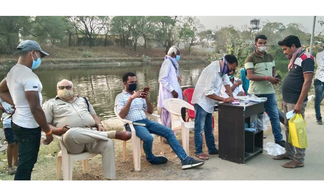 बसना जनपद व पुलिस जवानों के सहयोग से किया गया, बिना मास्क के... - CG Sandesh