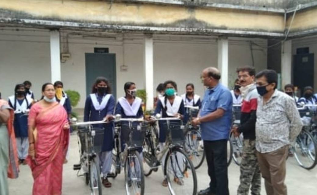 जशपुर जिला के  पत्थलगांव विकासखंड स्थित हाई स्कूल में नवमी के छात्राओं को निशुल्क साइकल वितरण किया गया।